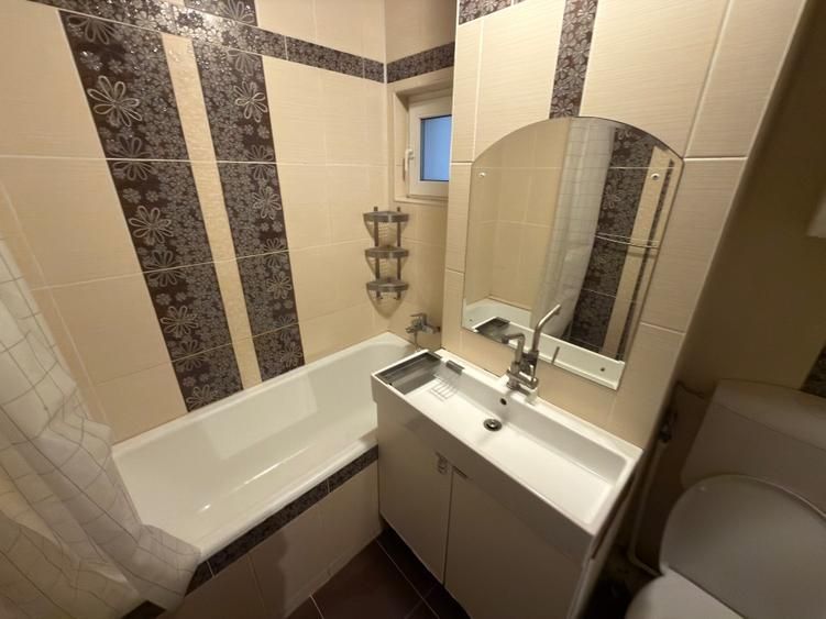 Inchiriere apartament  3 camere decomandat - Poză 8