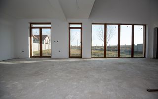 Preț redus 10000 Eur | Vila Moravia, 3 dormitoare, 3 băi, teren 450 mp, Pecica - Poză 2
