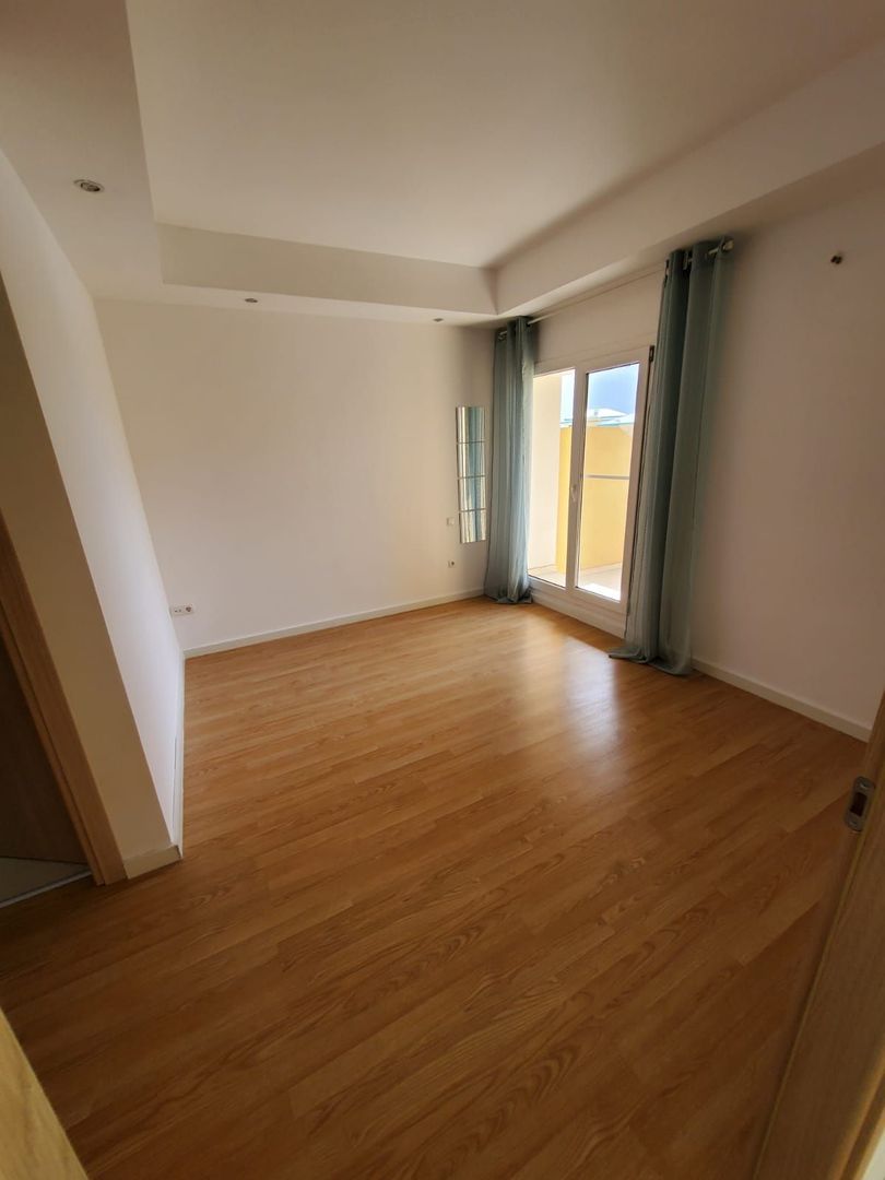 3 CAMERE IN COSMOPOLIS - Poză 9