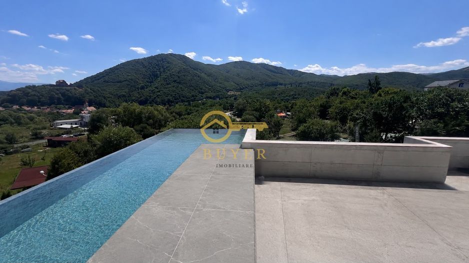Vila cu infinity pool I Cisnadioara - Poză 1