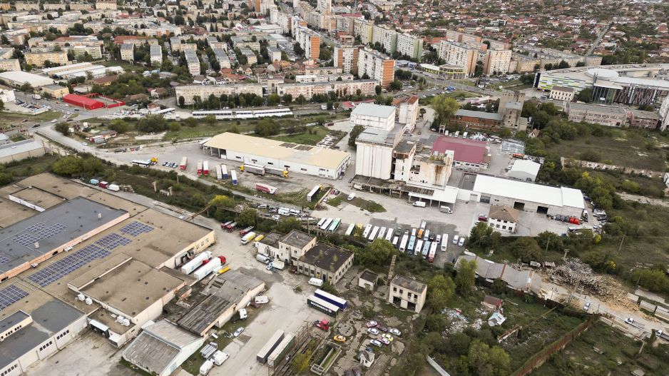 Teren industrial de 6,820mp Strada Poetului - Poză 4
