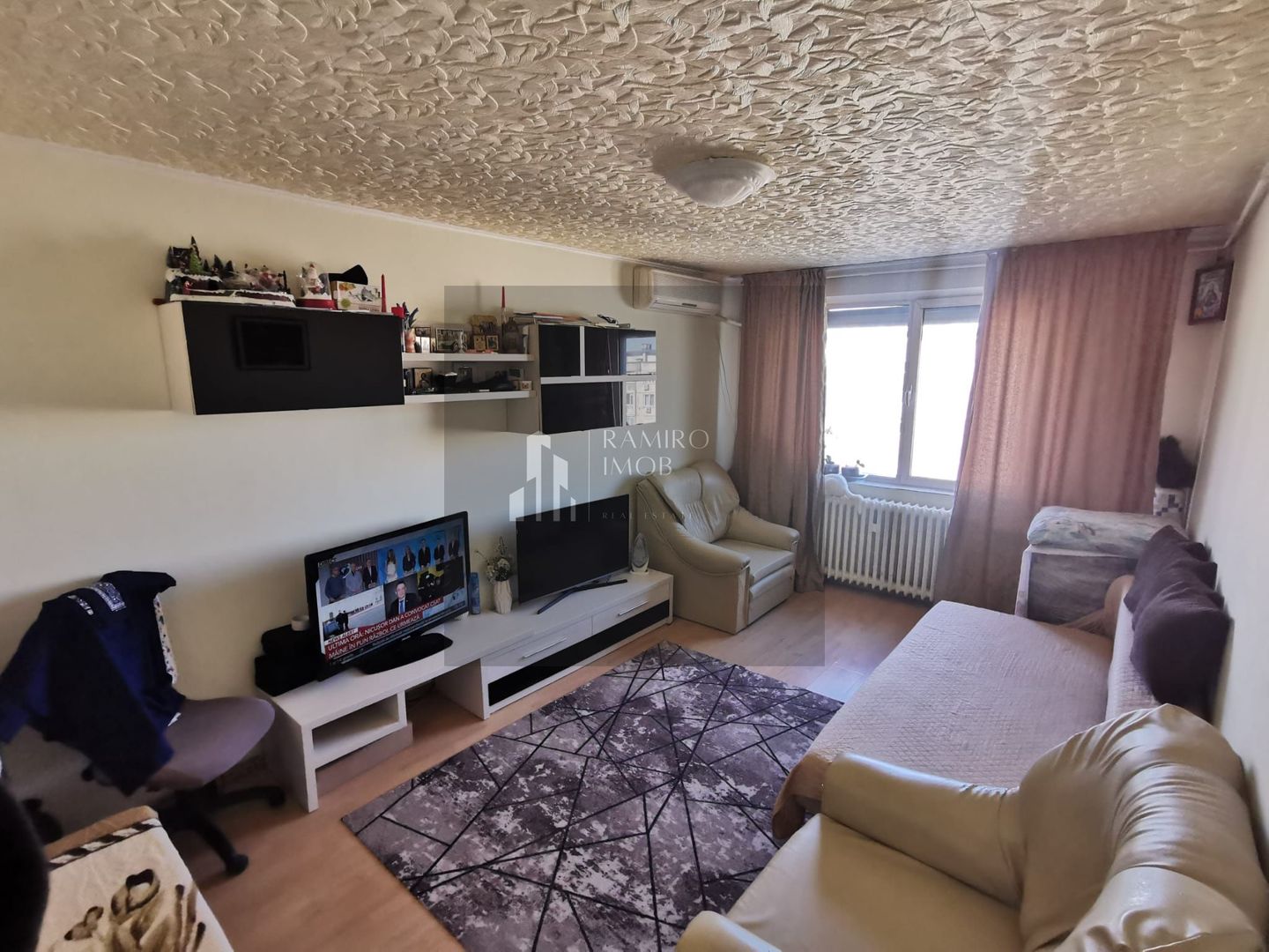 Apartament 3 camere, decomandat - Poză 1