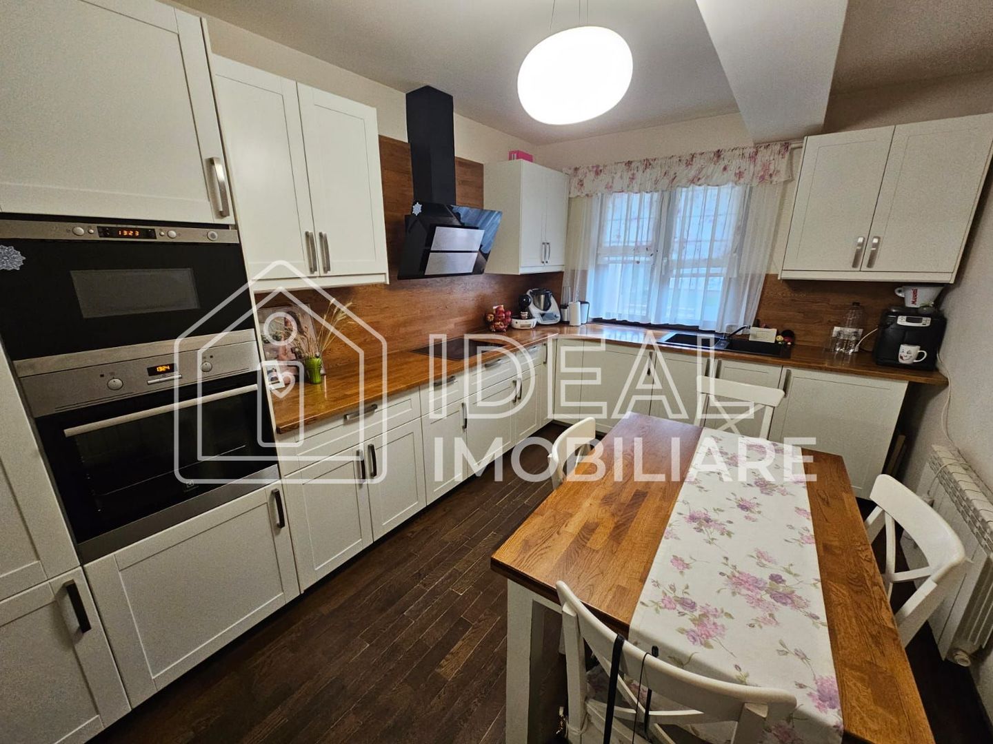 Casa Mobiltata-Utilata cu 4 camere,  pe Pictor Brana - Poză 2