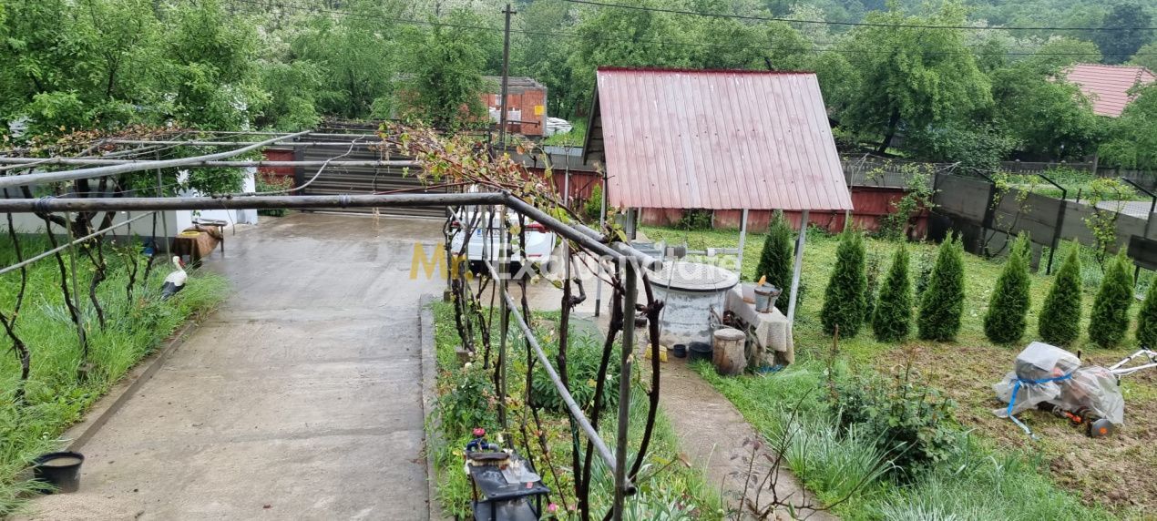 Casă P+M cu 1.558 mp teren, livadă și garaj - Poză 7