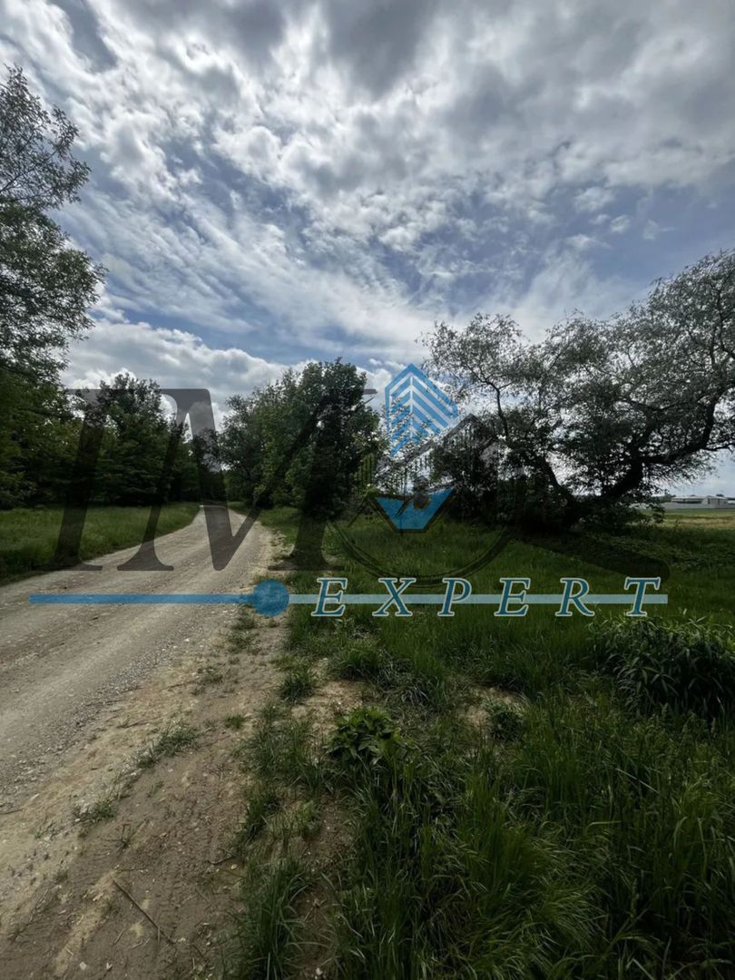 Teren de vânzare in Lancram lângă pădure - Poză 1