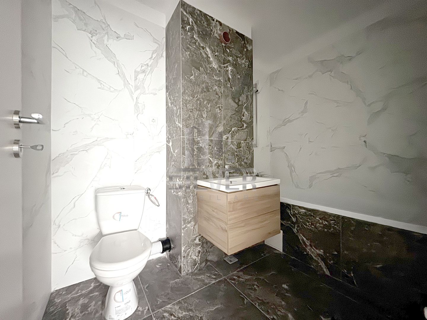 Apartament cu 3 camere/terasa 18mp/zona Frunzisului/CF. - Poză 6