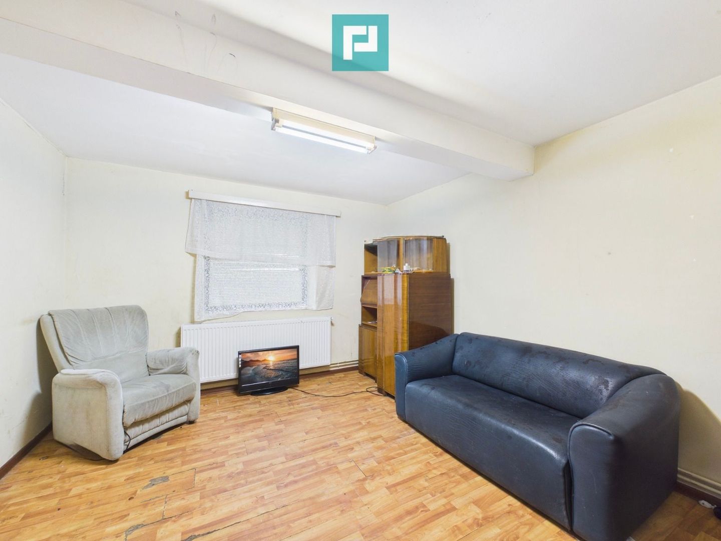 Casă cu 755 mp teren, zonă centrală Curtici - Poză 4