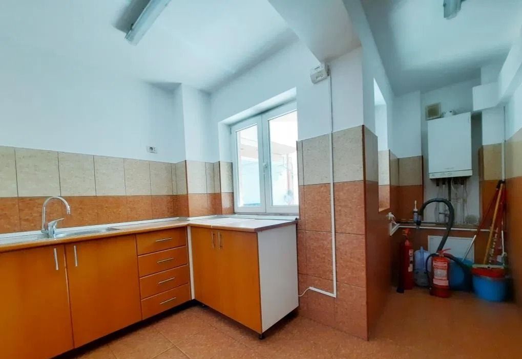 Apartament 4 camere nemobilat Stefan cel Mare de inchiriat bloc 2013 - Poză 9