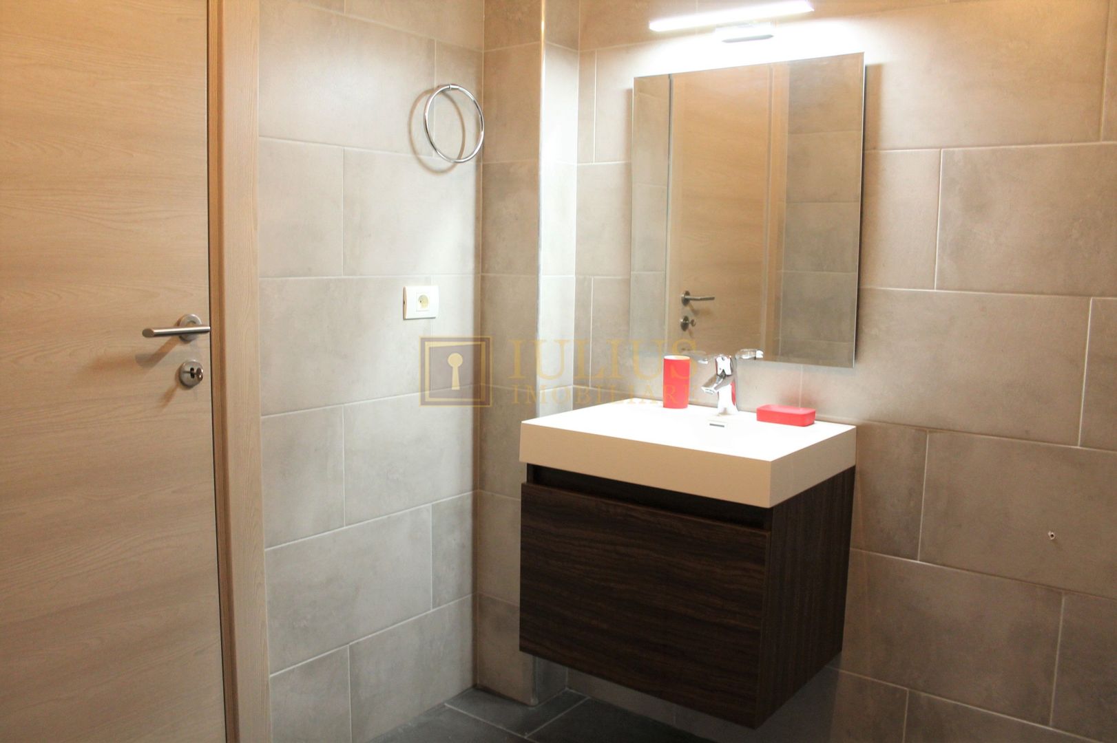 Apartament cu terasa la parter in complex, deosebit, zona linistita. - Poză 14