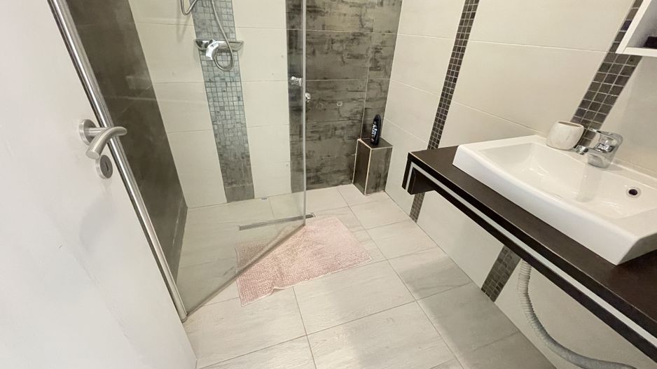 Apartament cu trei camere in Dumbravita - Poză 8