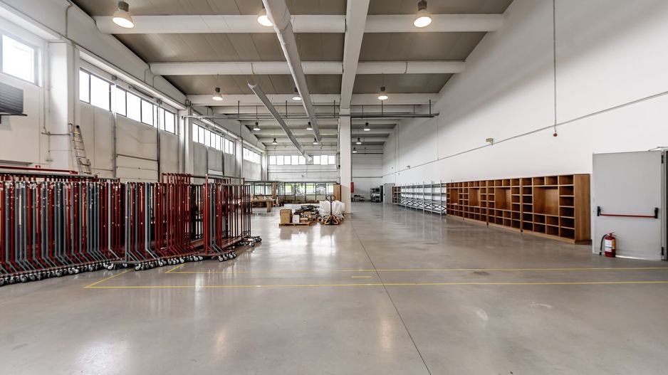 Hală de producție și depozitare cu birouri în Arad - Poză 9