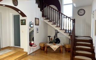 Case cu 7 camere, curte proprie + spălătorie, în Sighetu Marmației - Poză 15