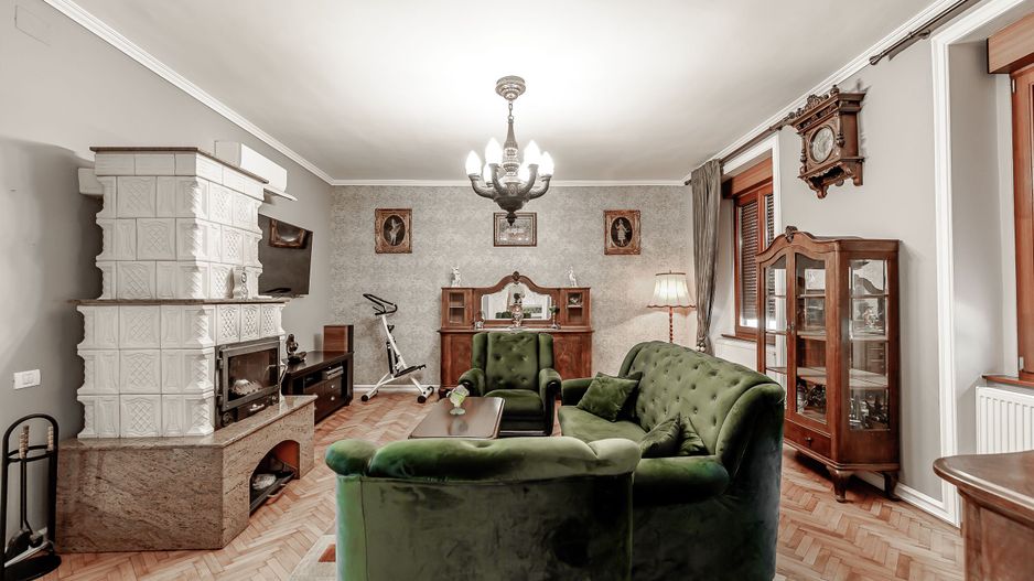 Apartament cu 3 camere ultracentral cu garaj - Poză 1