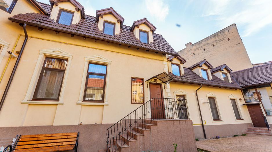 Apartament spațios, cu potențial multiplu, central - Poză 14