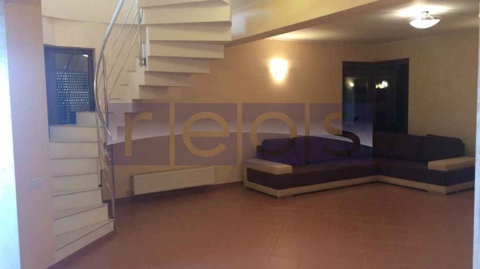 VILA 300MP | SISESTI | COMPLET RENOVATA | CURTE | 4 LOCURI DE PARCARE - Poză 1