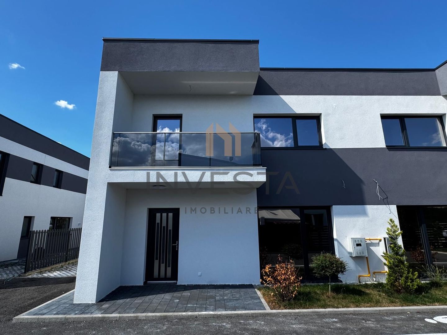 Casa tip duplex de vanzare, constructie noua, strada privata, Floresti - Poză 1
