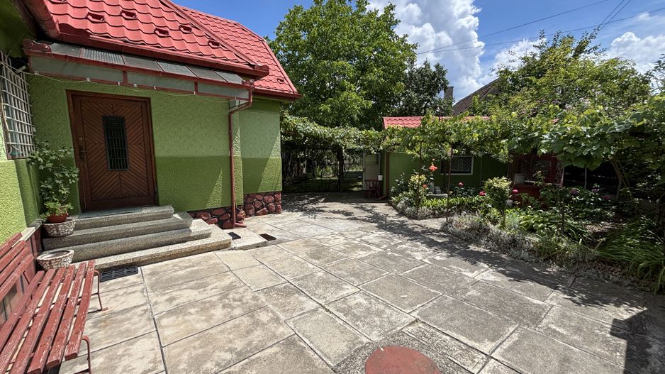 Casă individuală de vânzare în Turnișor | Curte superbă 585 mp - Poză 2