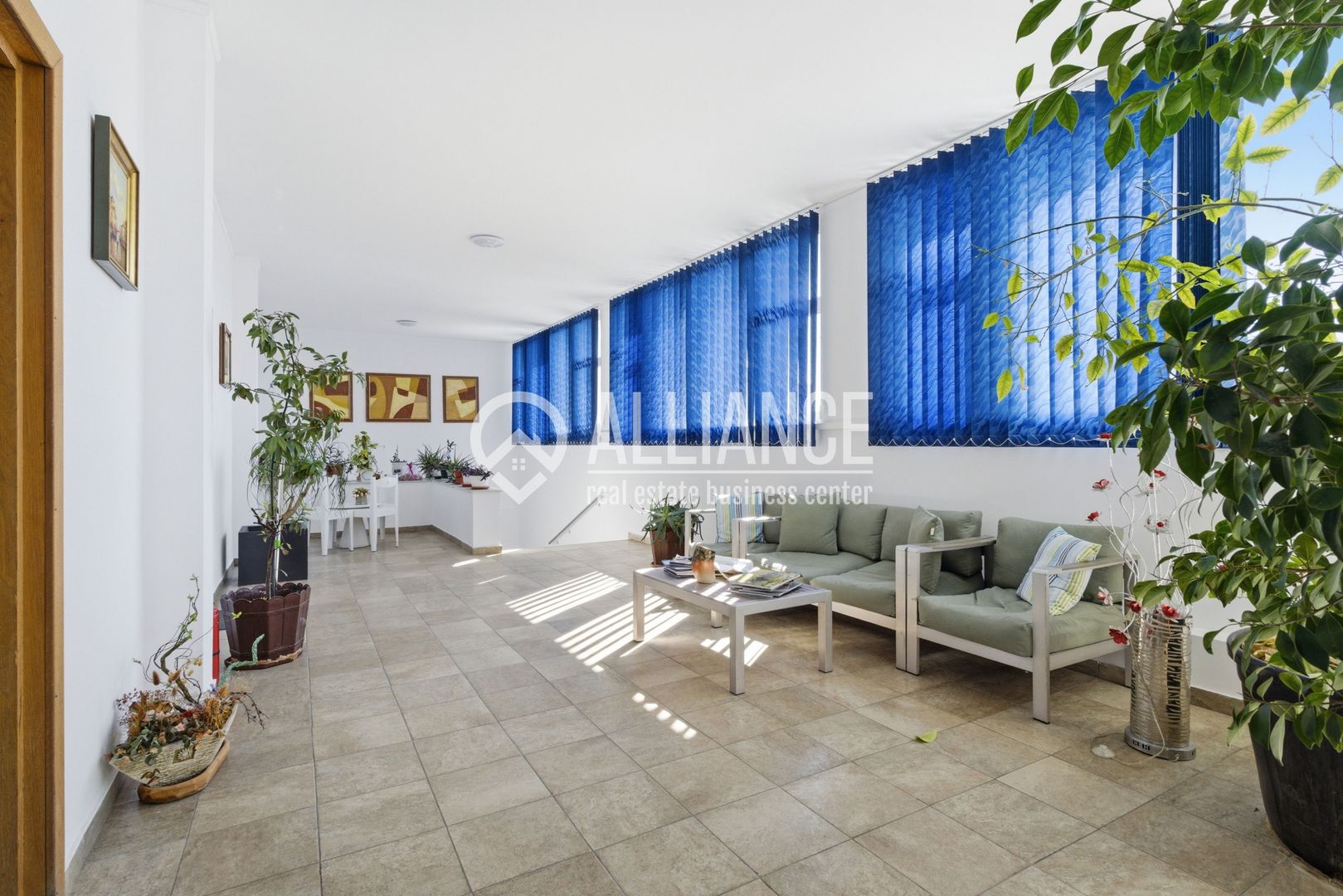 FALEZA NORD cladire multifunctionala 4600 mp cu acces din Bdul Mamaia! - Poză 20