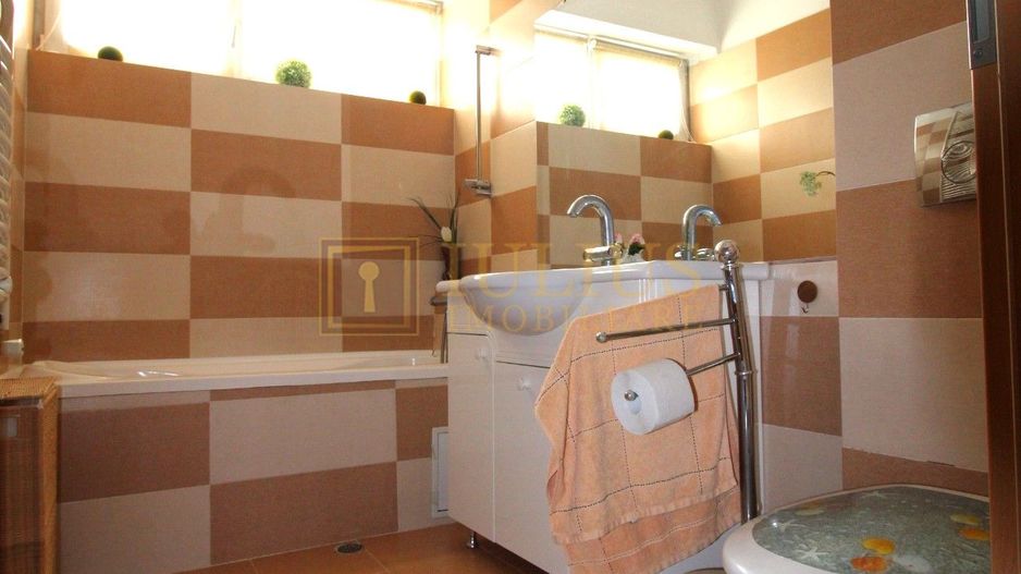 3 camere spatioase, 2 bai, balcon + loc de parcare cu acces controlat - Poză 17