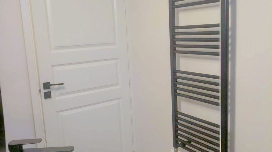 De vanzare apartament cu 2 camere, port, parter, 75.000 euro - Poză 4