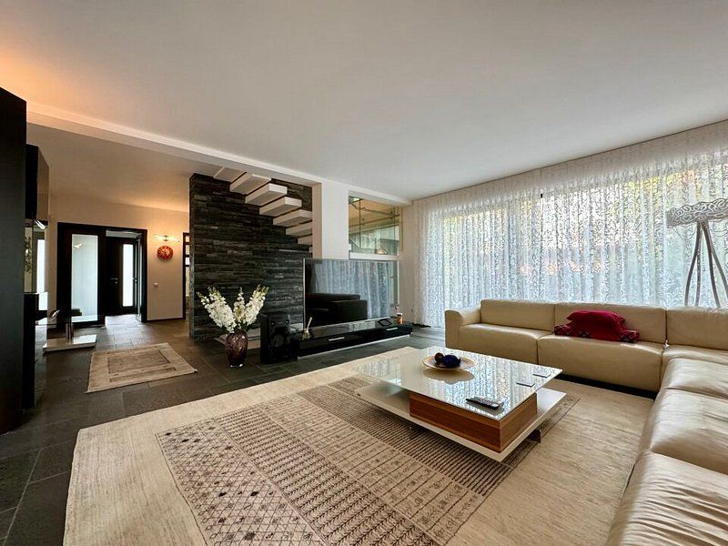 Vila lux de vanzare in cel mai dorit complex din Erou Iancu Nicolae-locatie rara - Poză 4