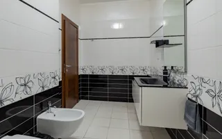 3 camere | 95 mp + terasă 20 mp | Vedere frontală lac | Mamaia-Cazino - Poză 19