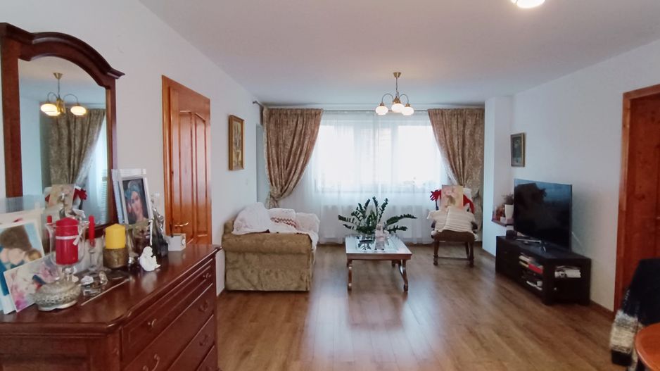 Casa cu 4 camere,237mp,zona strada Lunga - Poză 4