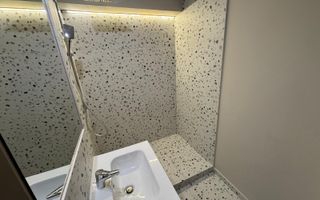 Apartament cu 3 camere, 85 mp, Zona Central - Poză 10