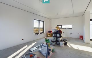 Vilă modernă în Șofronea - Poză 12