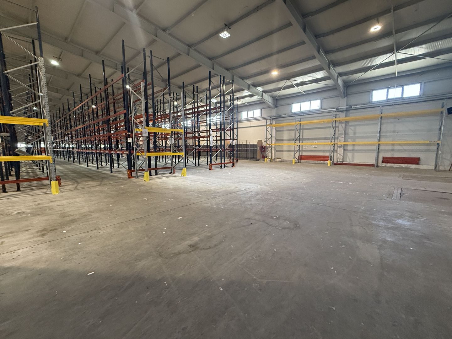 De inchiriat depozit logistic cu rafturi incluse, 2 rampe , Chitila - Poză 12
