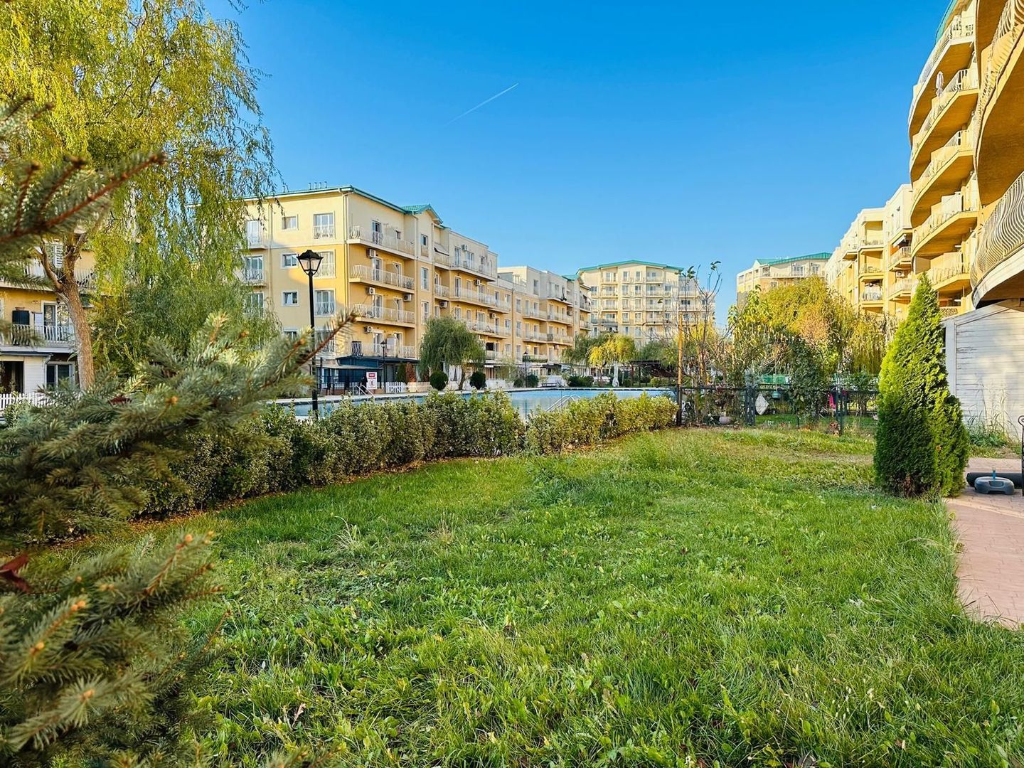 COSMOPOLIS - Apartament cu 2 camere si gradina, mobilat si utilat. - Poză 8