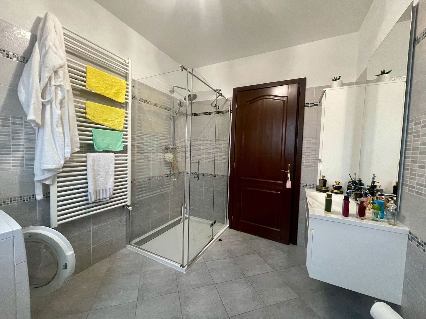 CASA COMPLET UTILATA SI MOBILATA MODERN CU GRADINA | 1100 MP |MARGINEA - Poză 33