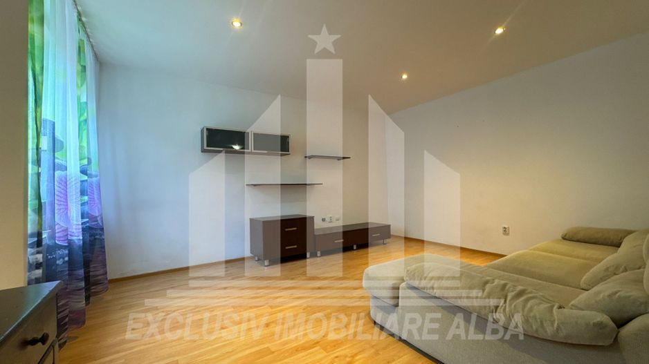 Apartment cu 3 camere cu scara interioara si garaj, Tolstoi - Poză 1