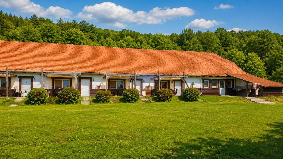 Transilvania Camping, domeniu de 14.400mp,Sanmarghita de Mures:2cladiri, apartam - Poză 1