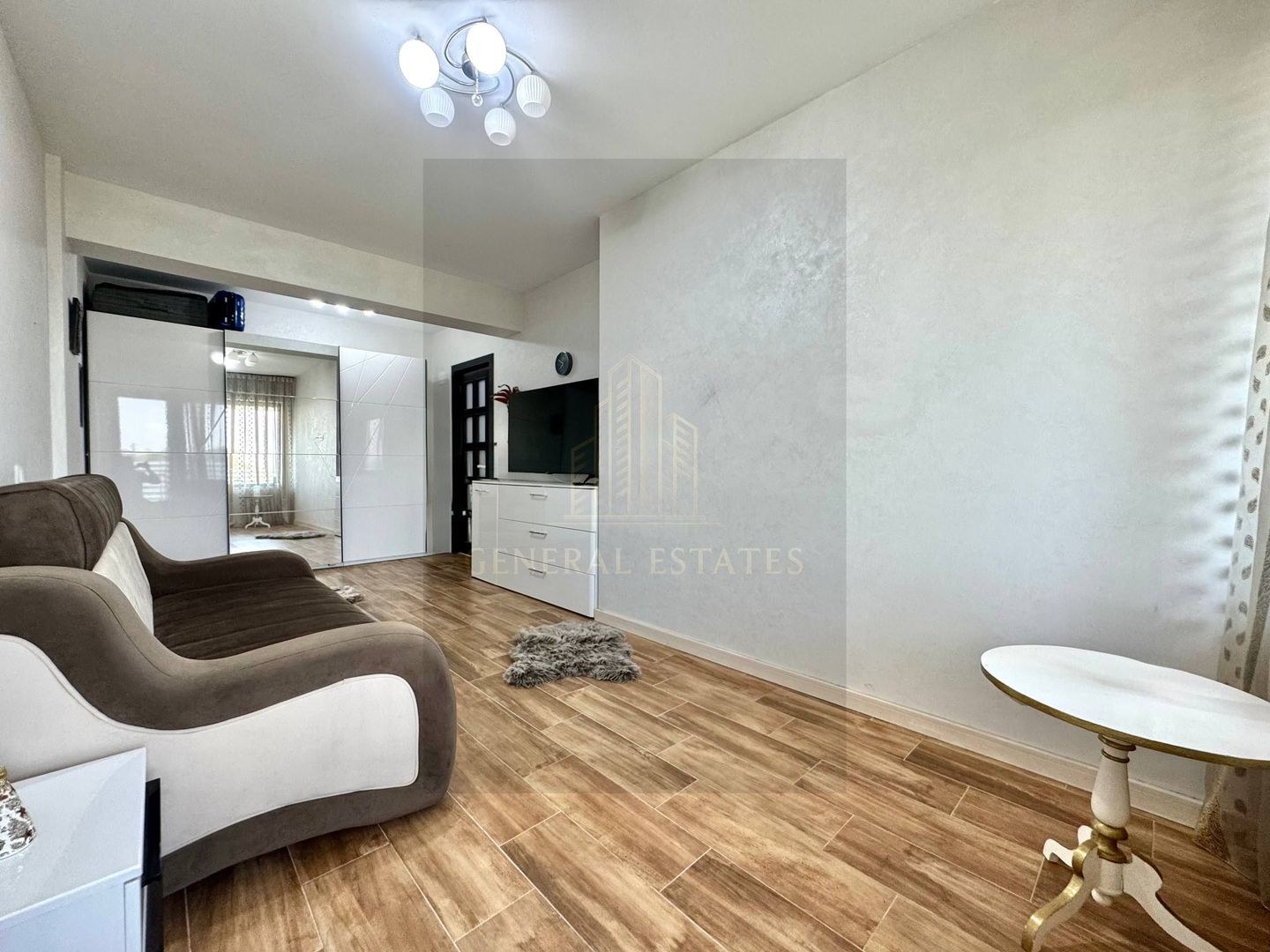 Vânzare apartament cu 2 camere, 67 m.p. - Complexul Royal Town. - Poză 5