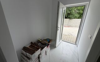 Carport. Toate utilitatile. In vatra veche la asfalt. - Poză 12