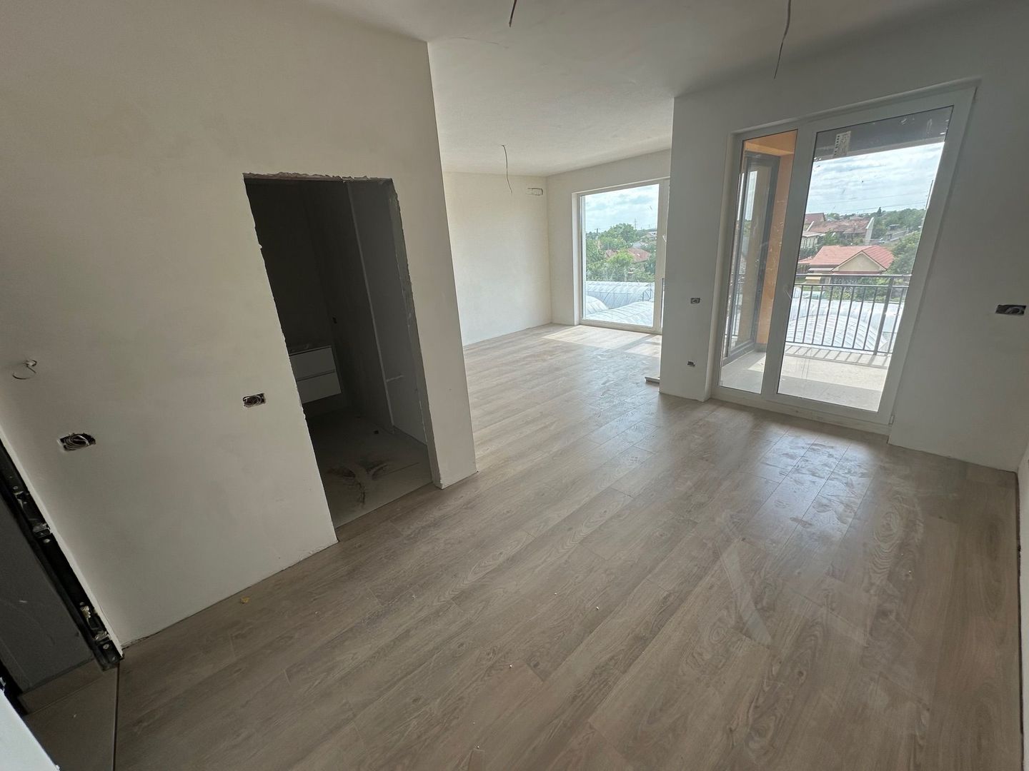 Apartment bloc nou cu lift si loc de parcare inclus - Poză 5