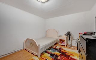 Două case. O singură curte. Mai multe feluri de a spune „acasă” - Poză 6