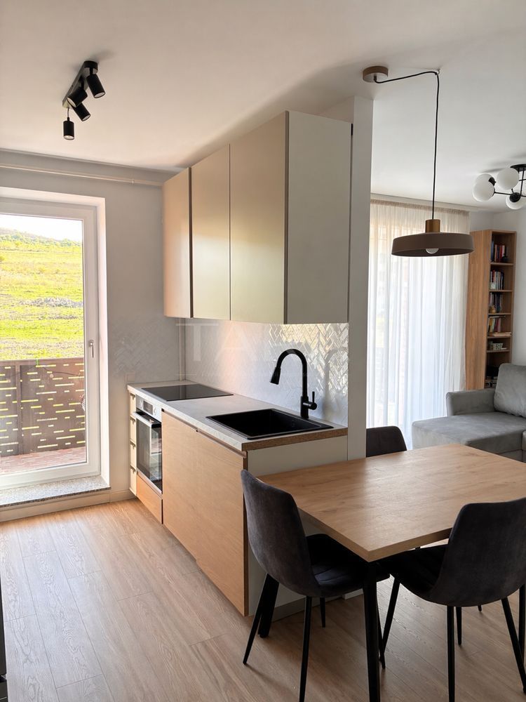 Apartament 2 camere, imobil nou, complet mobilat, parcare si boxă. - Poză 2