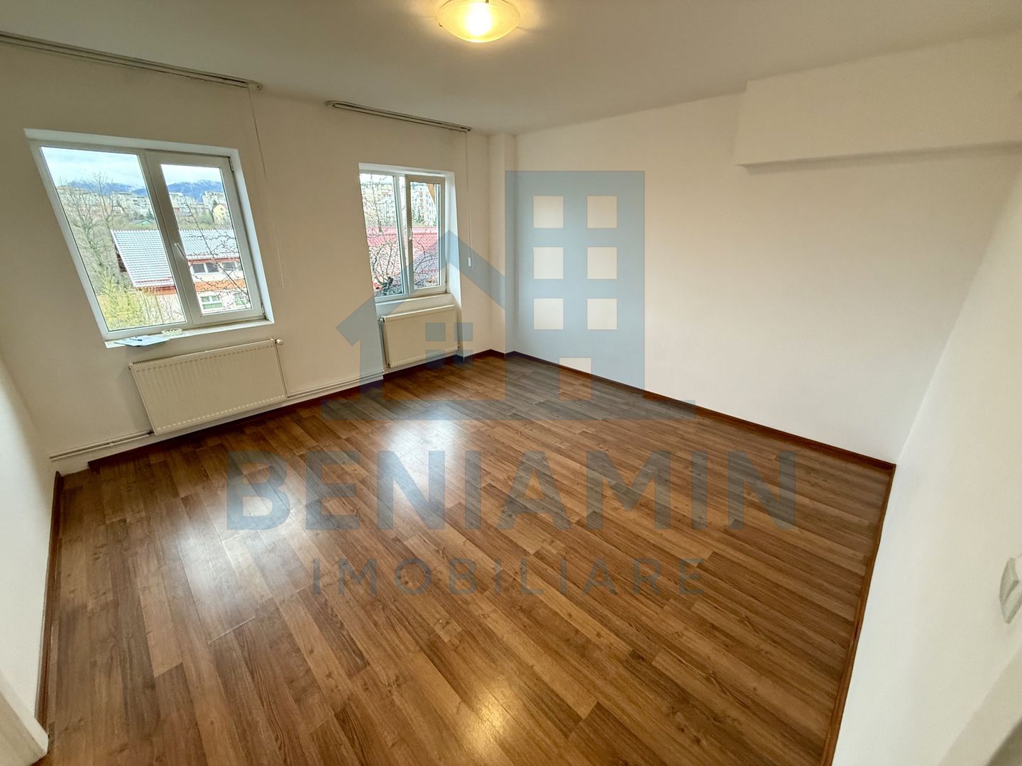 2 camere - 55mp - etaj 3 - centrala proprie - parcare - Central - Poză 1