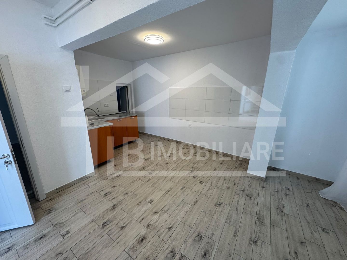 Casa cu 4 camere, 180 mp, Zona Semicentrala - Poză 7
