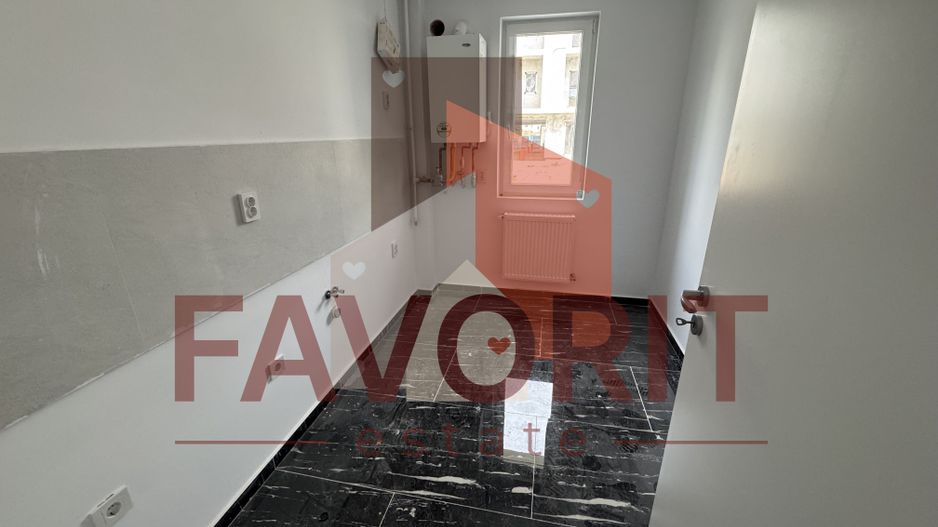 Decomandat. Disponibil imediat. Gradina proprie. Strada asfaltata - Poză 1