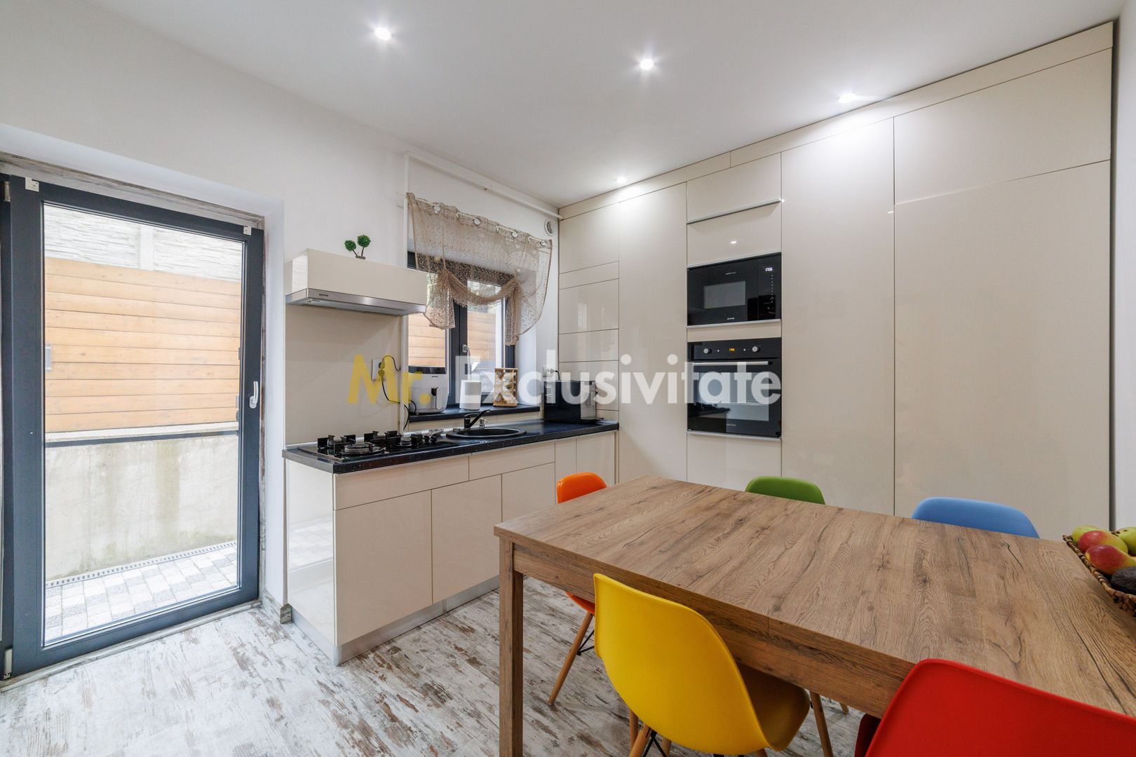 Casa moderna, constructie solida -view panoramic -Mioveni-Arges! - Poză 4