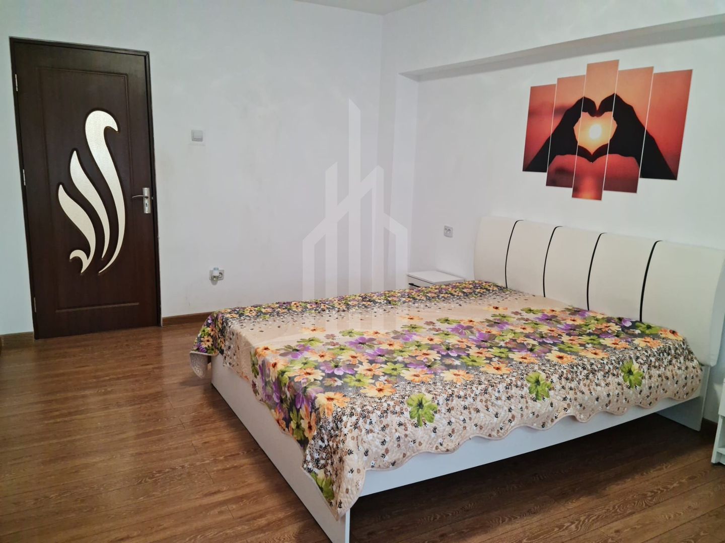 Se vinde urgent apartament 3 camere | Zonă foarte bună - Poză 4