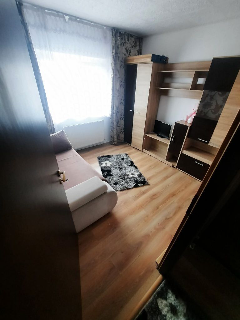Apartament 3 camere Aradului, 2 bai, 2 balcoane , centrala proprie - Poză 2