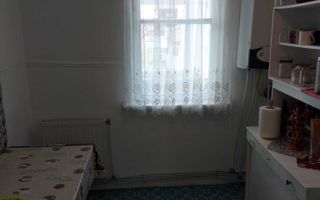 Apartament 3 camere de vânzare, Hârlău, etaj 4 - Poză 3