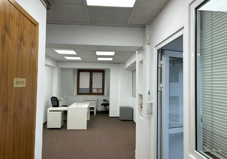 Spațiu de birouri generos și complet mobilat |One Charles de Gaulle - Poză 6