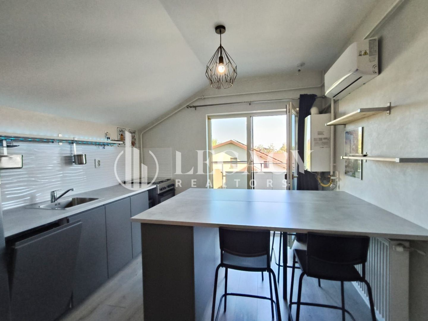 Apartament READY TO MOVE la mansardă, cu balcon și boxă de depozitare - Poză 26