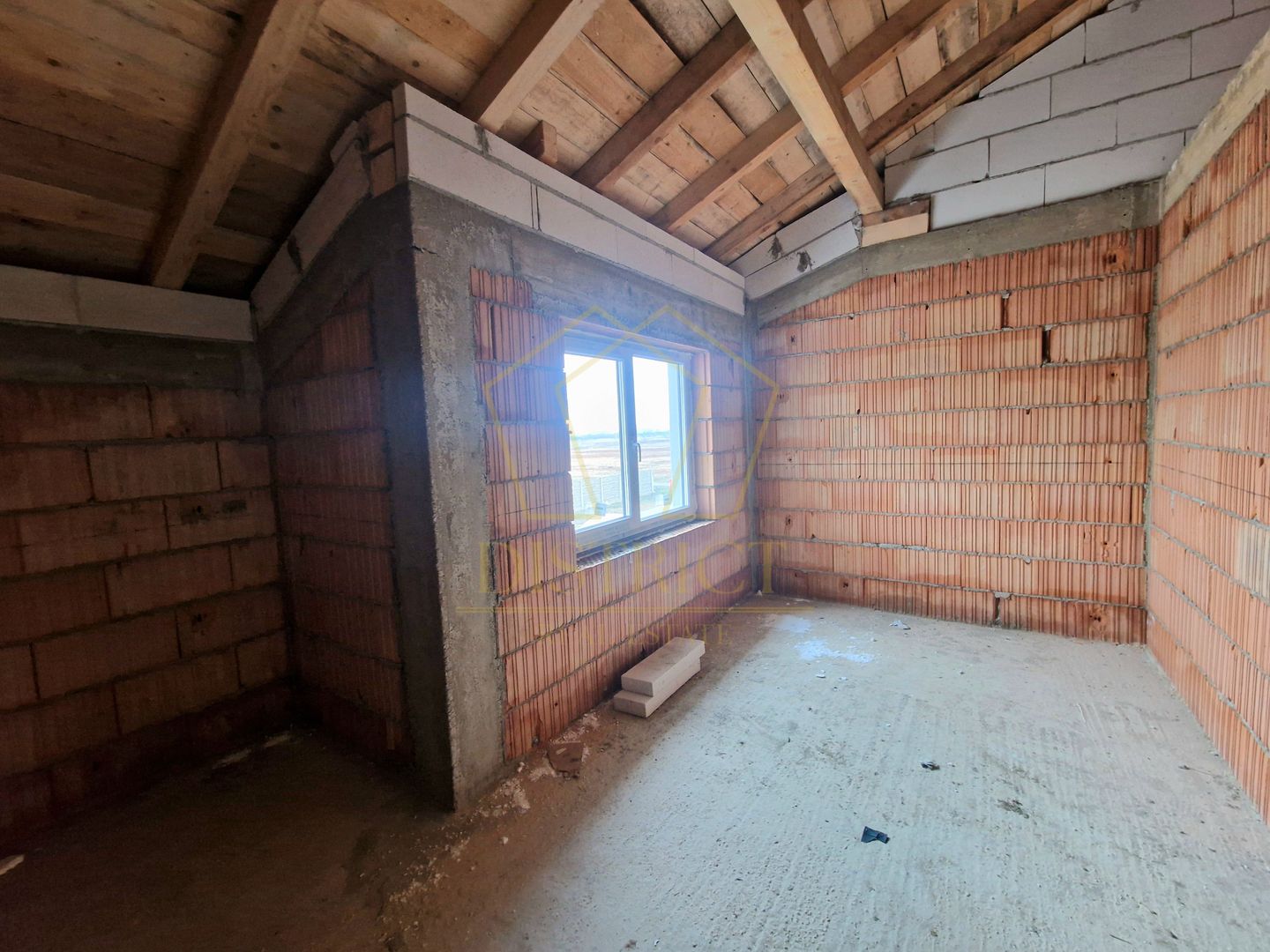 Duplex la rosu cu 3 camere | Mosnita Veche | Padurea Bistrei - Poză 5