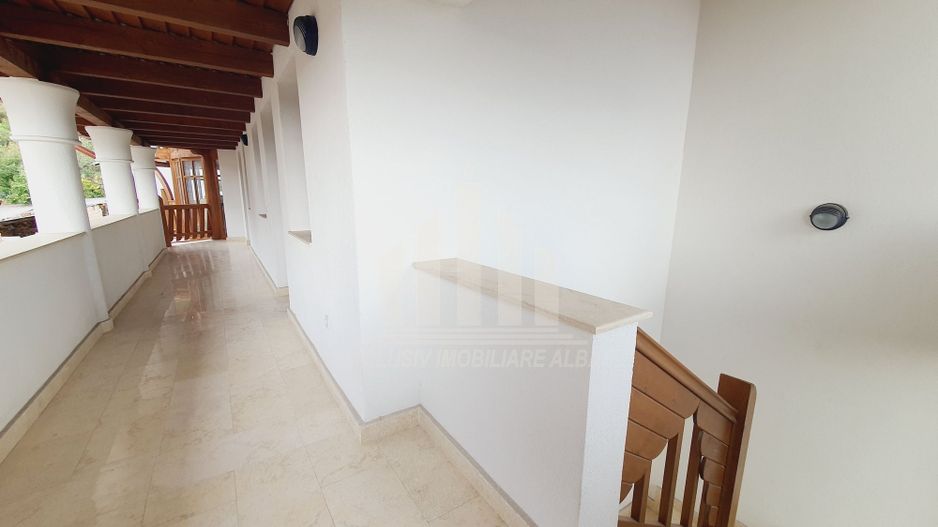 Vila tip conac cu 4 apartamente mobilate si utilate în Aiud - Poză 2